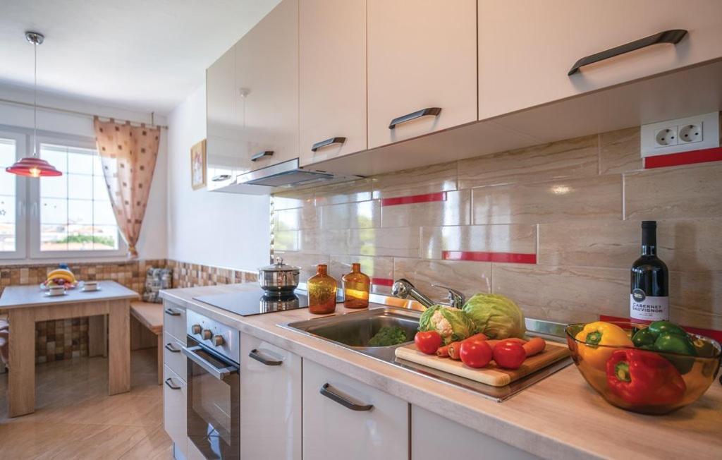 Popovic Apartment Пула Екстериор снимка